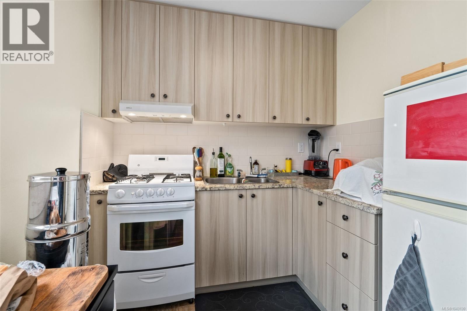 337 Moss St - Image 52