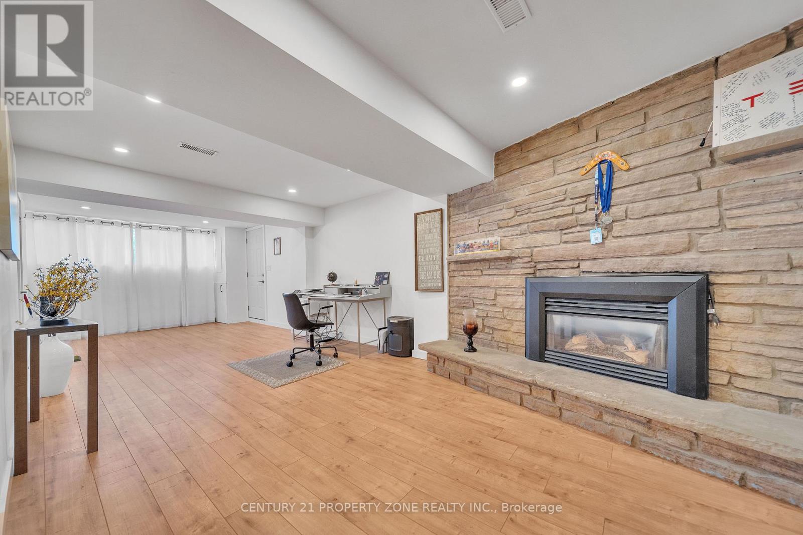 122 VISTA BOULEVARD - 29