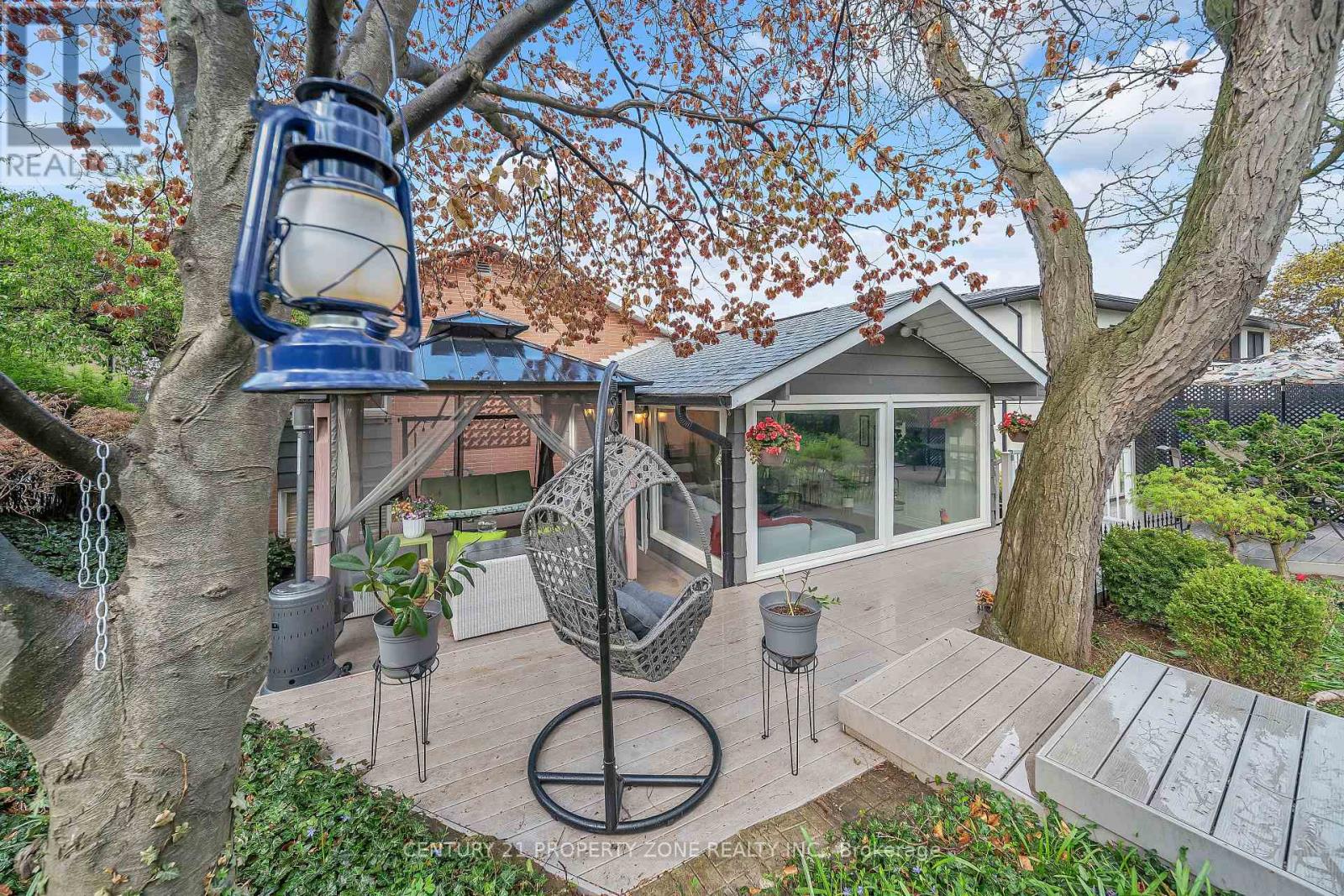 122 VISTA BOULEVARD - 35
