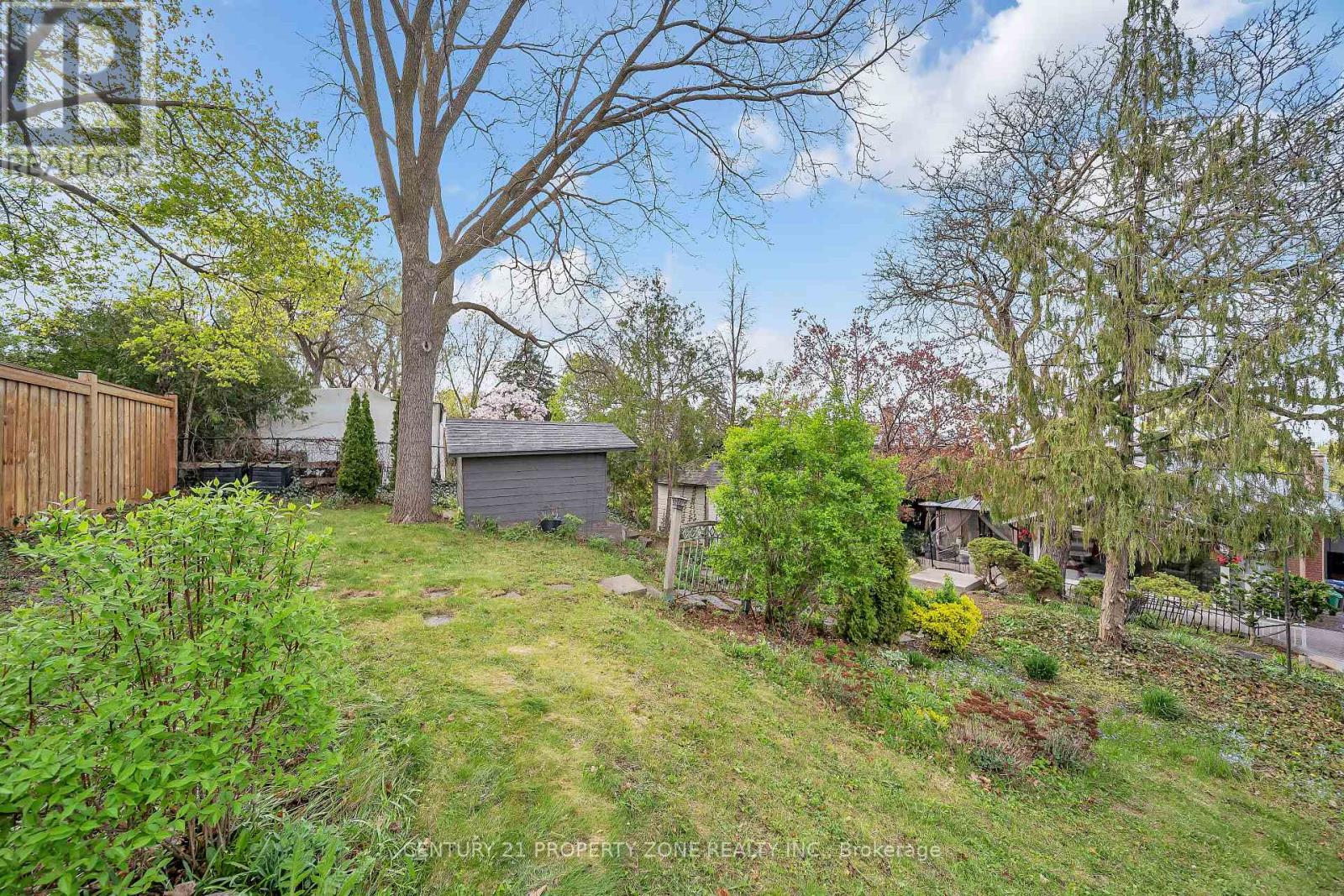 122 VISTA BOULEVARD - 37
