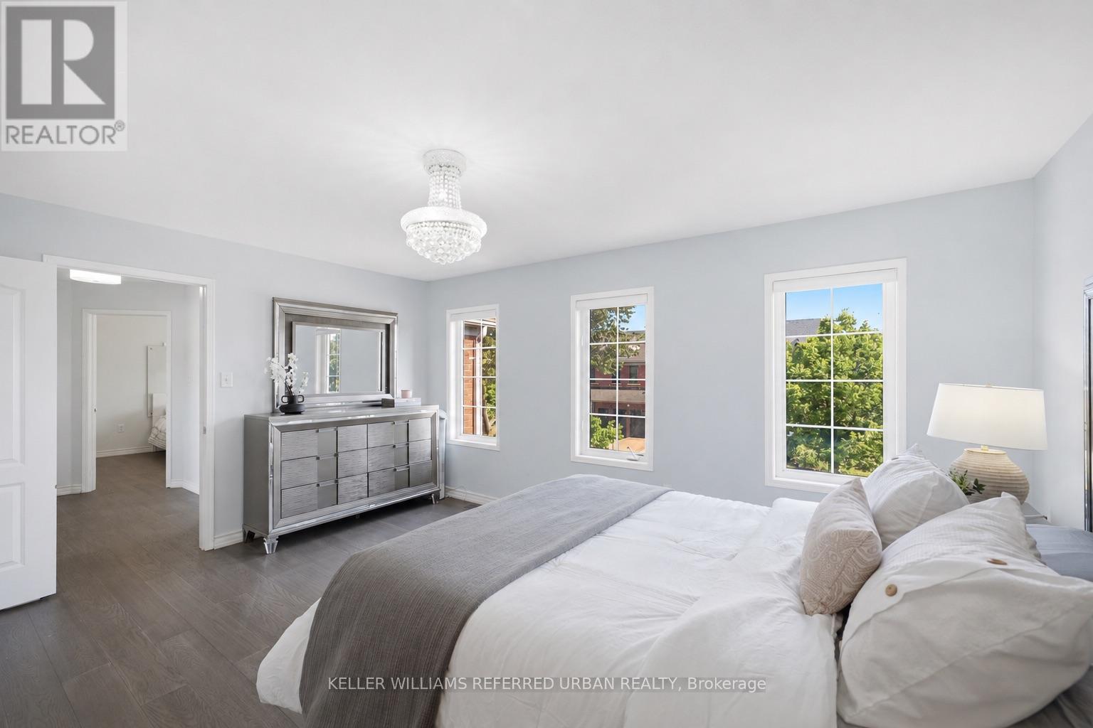 24 BRADBURY CRESCENT - 28
