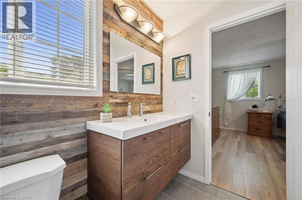 371 UNIVERSITY DOWNS Crescent - 22