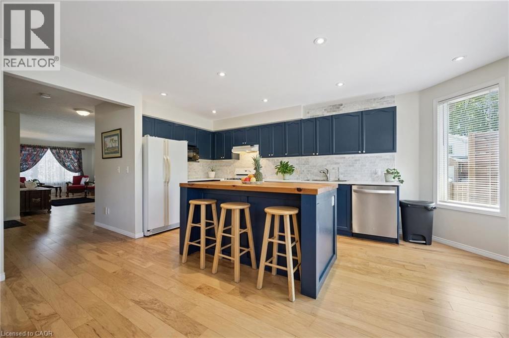 371 UNIVERSITY DOWNS Crescent - Image 11