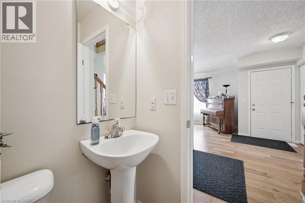 371 UNIVERSITY DOWNS Crescent - Image 18