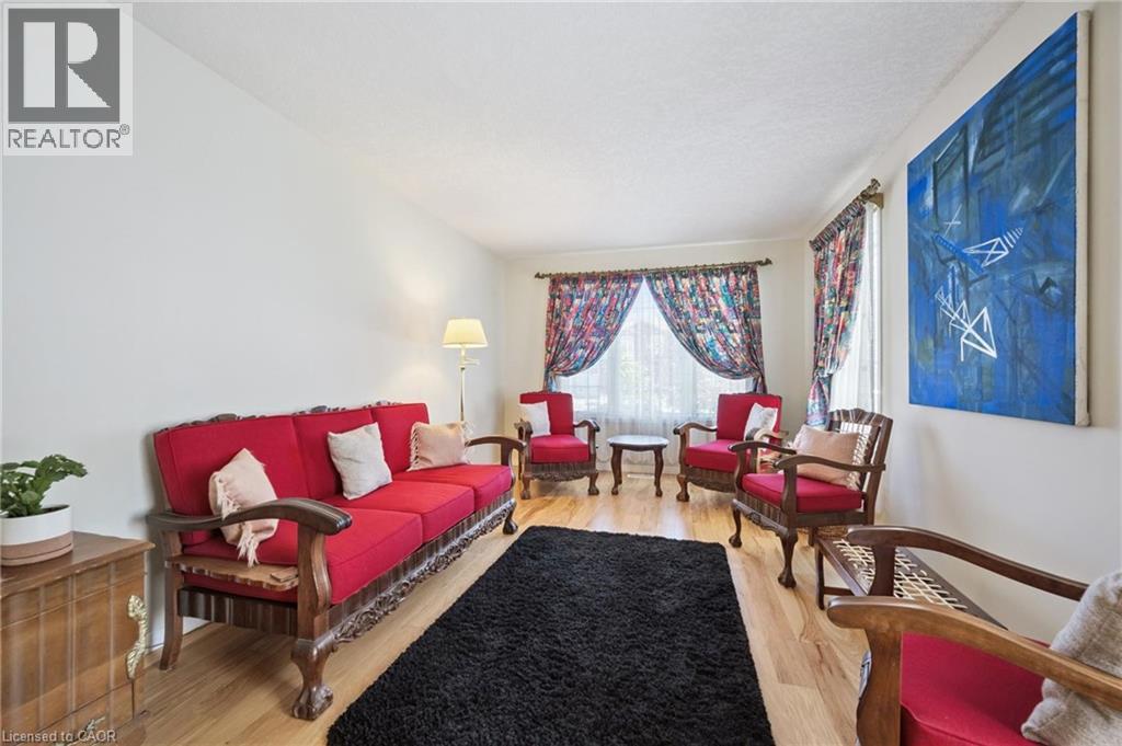 371 UNIVERSITY DOWNS Crescent - Image 8