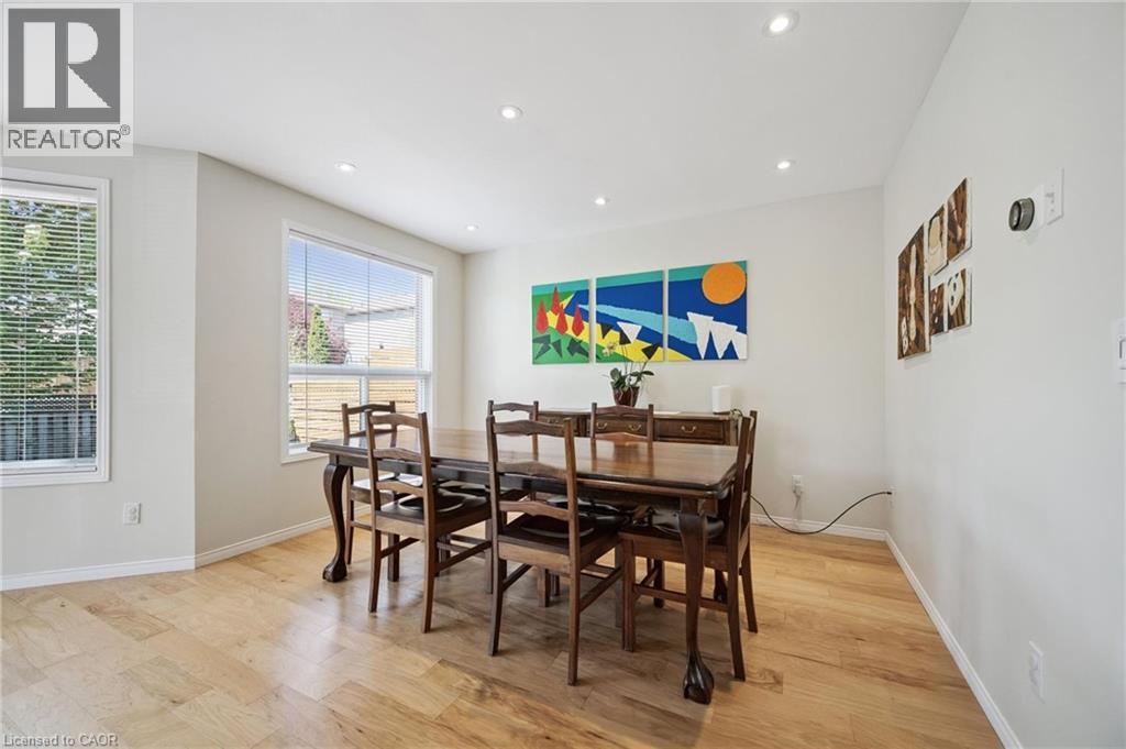371 UNIVERSITY DOWNS Crescent - 16