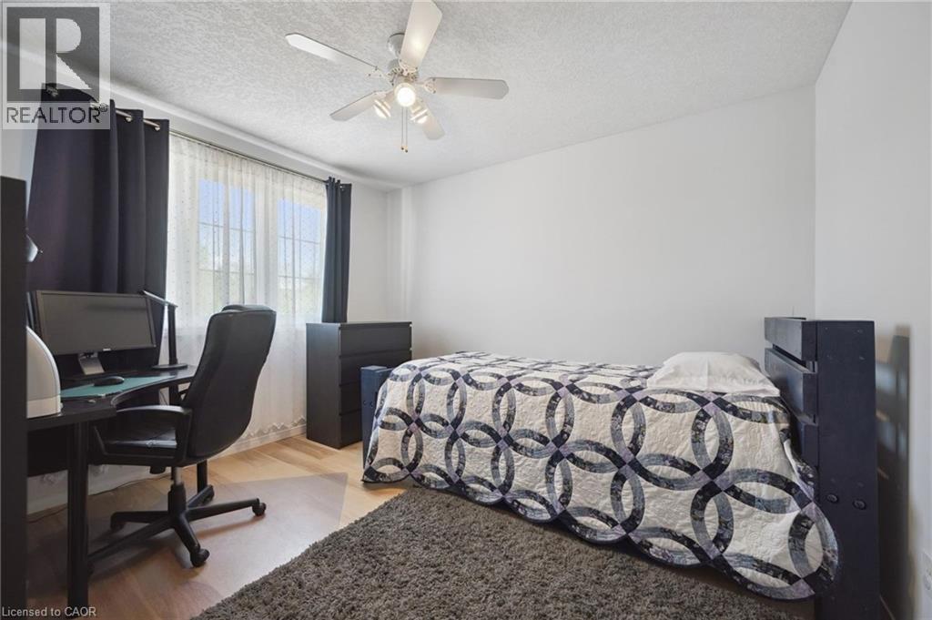371 UNIVERSITY DOWNS Crescent - 23