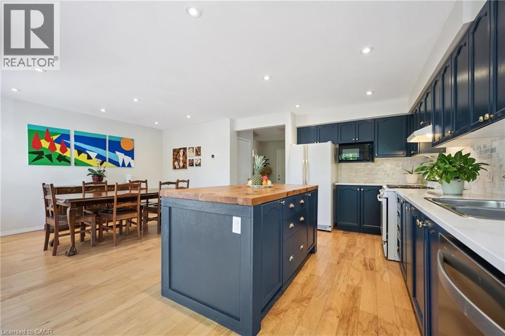 371 UNIVERSITY DOWNS Crescent - 13