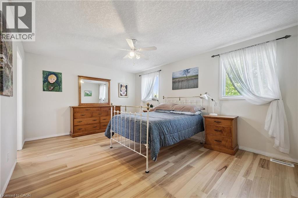 371 UNIVERSITY DOWNS Crescent - Image 19