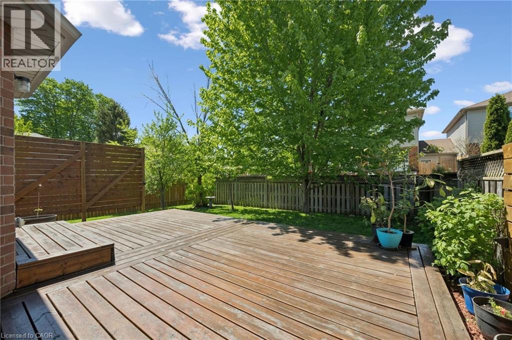 371 UNIVERSITY DOWNS Crescent - Image 32
