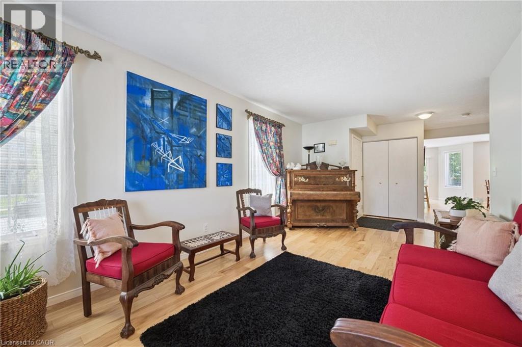 371 UNIVERSITY DOWNS Crescent - Image 9