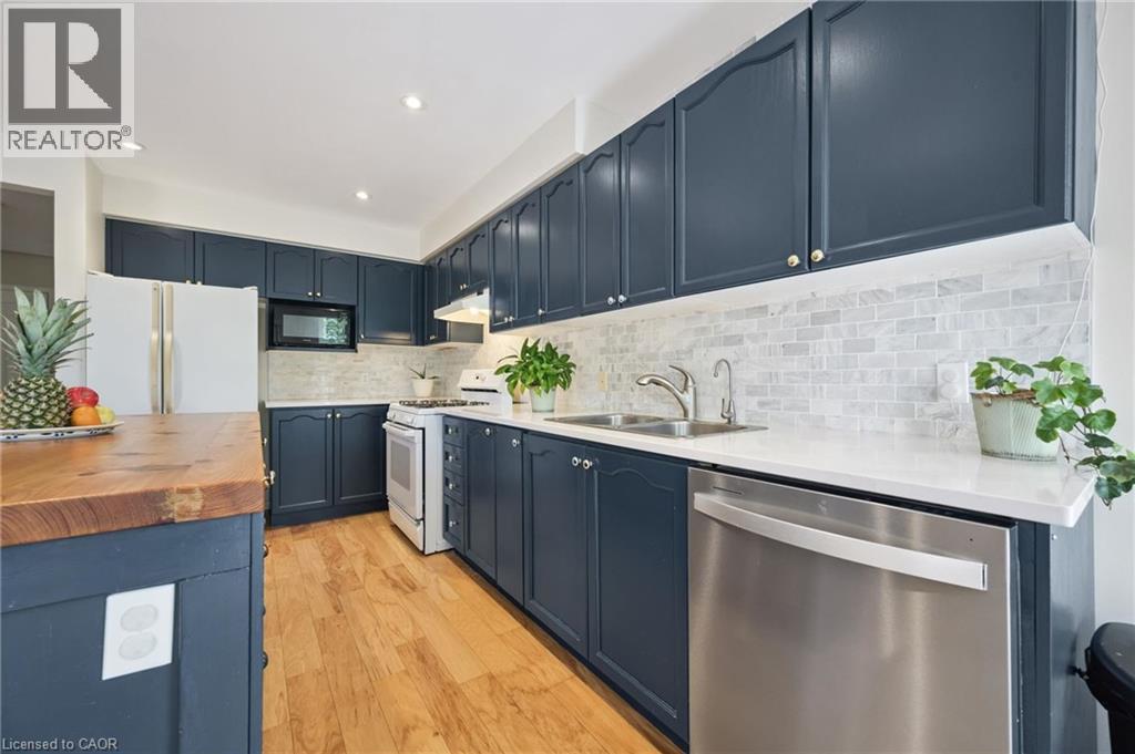 371 UNIVERSITY DOWNS Crescent - Image 12