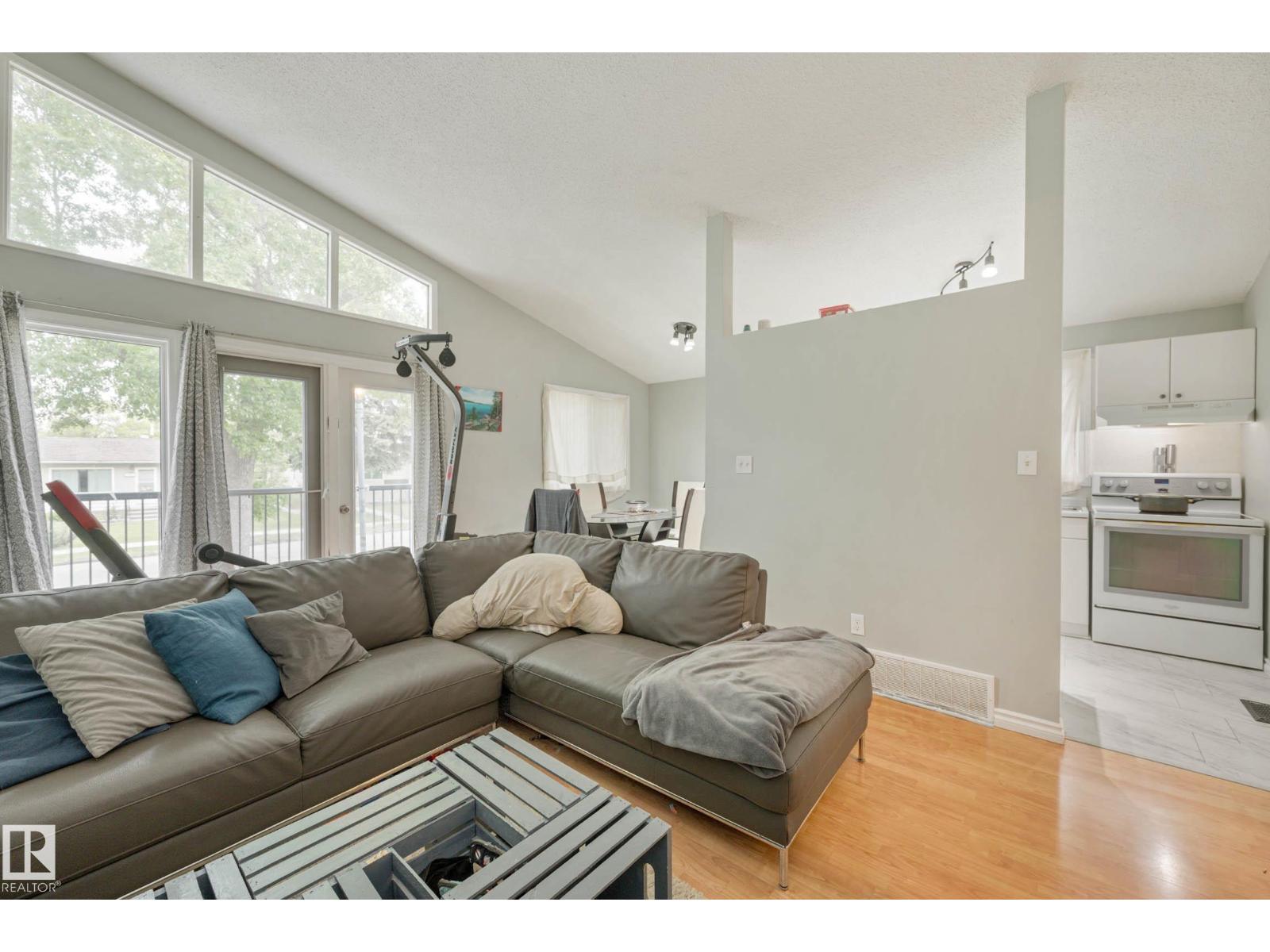 11828 & 11830 45 ST NW - 27