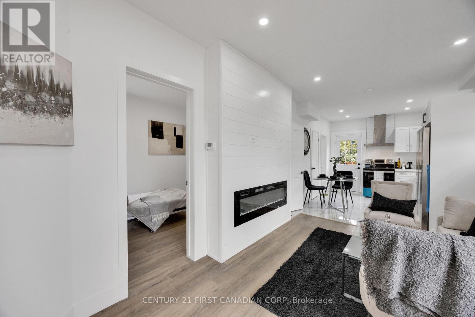 328 OAKLAND AVENUE - Image 9