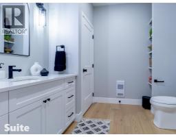 1925 35 Street Ne, Salmon Arm, BC V1E1M9 Photo 49