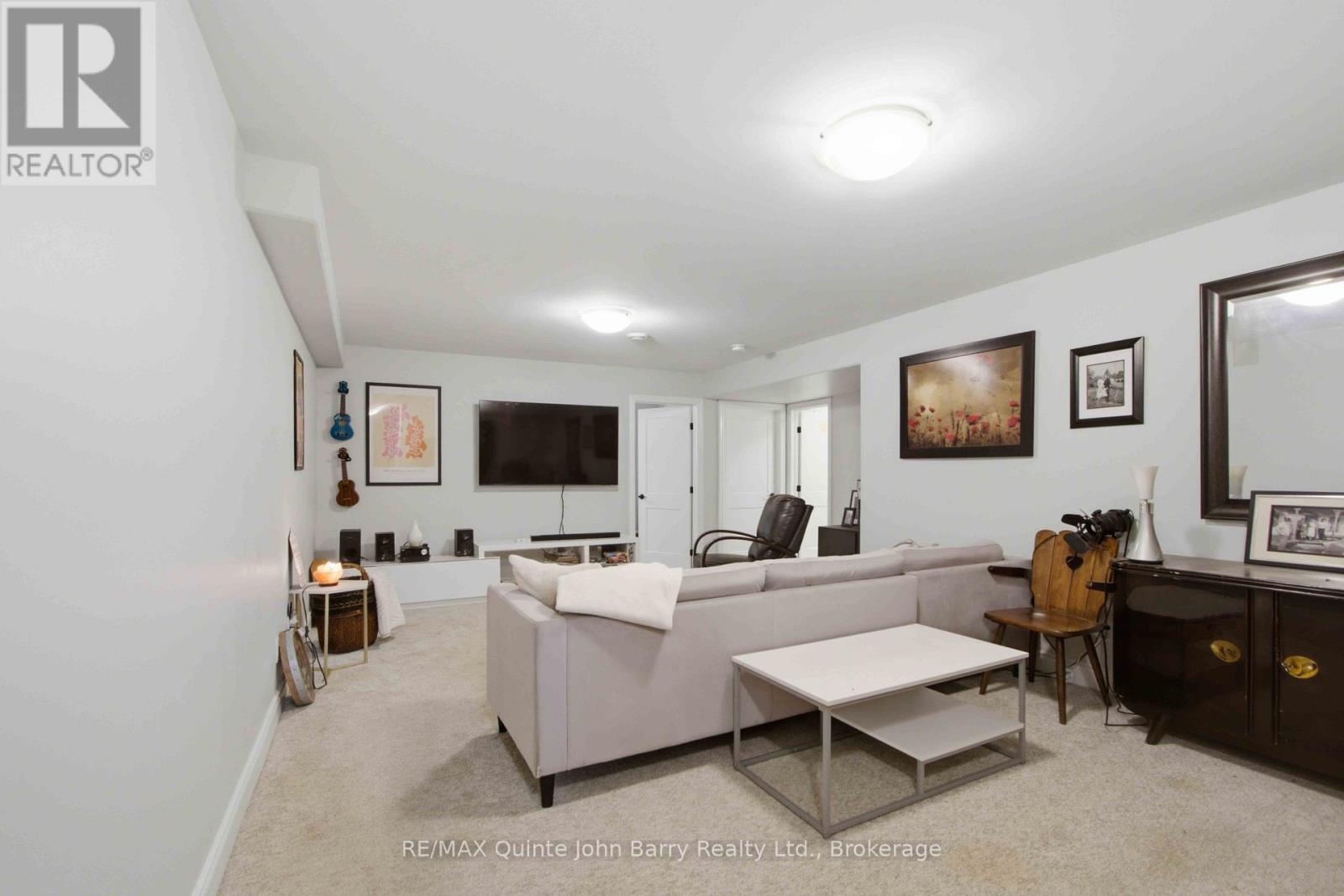 28 RAYCROFT DRIVE - 23