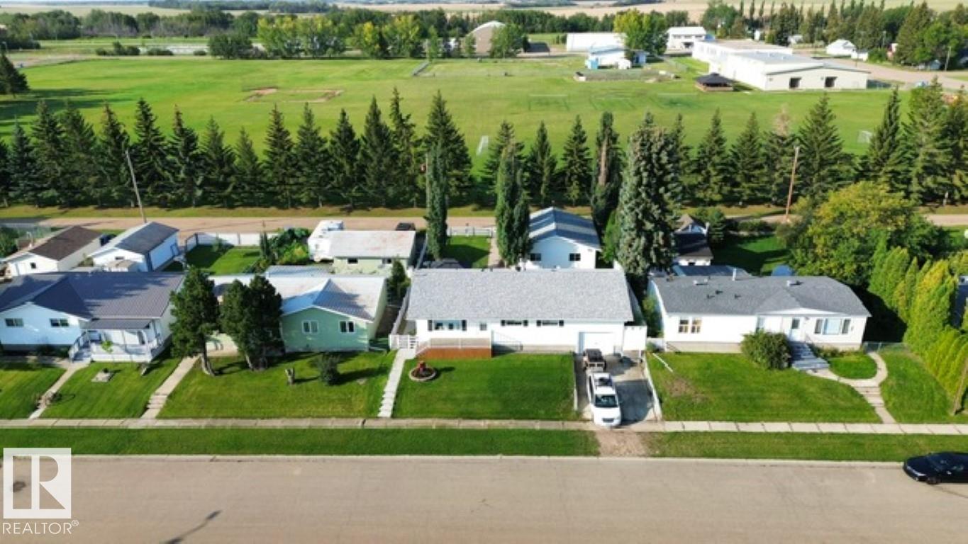 4805 53ave - 35