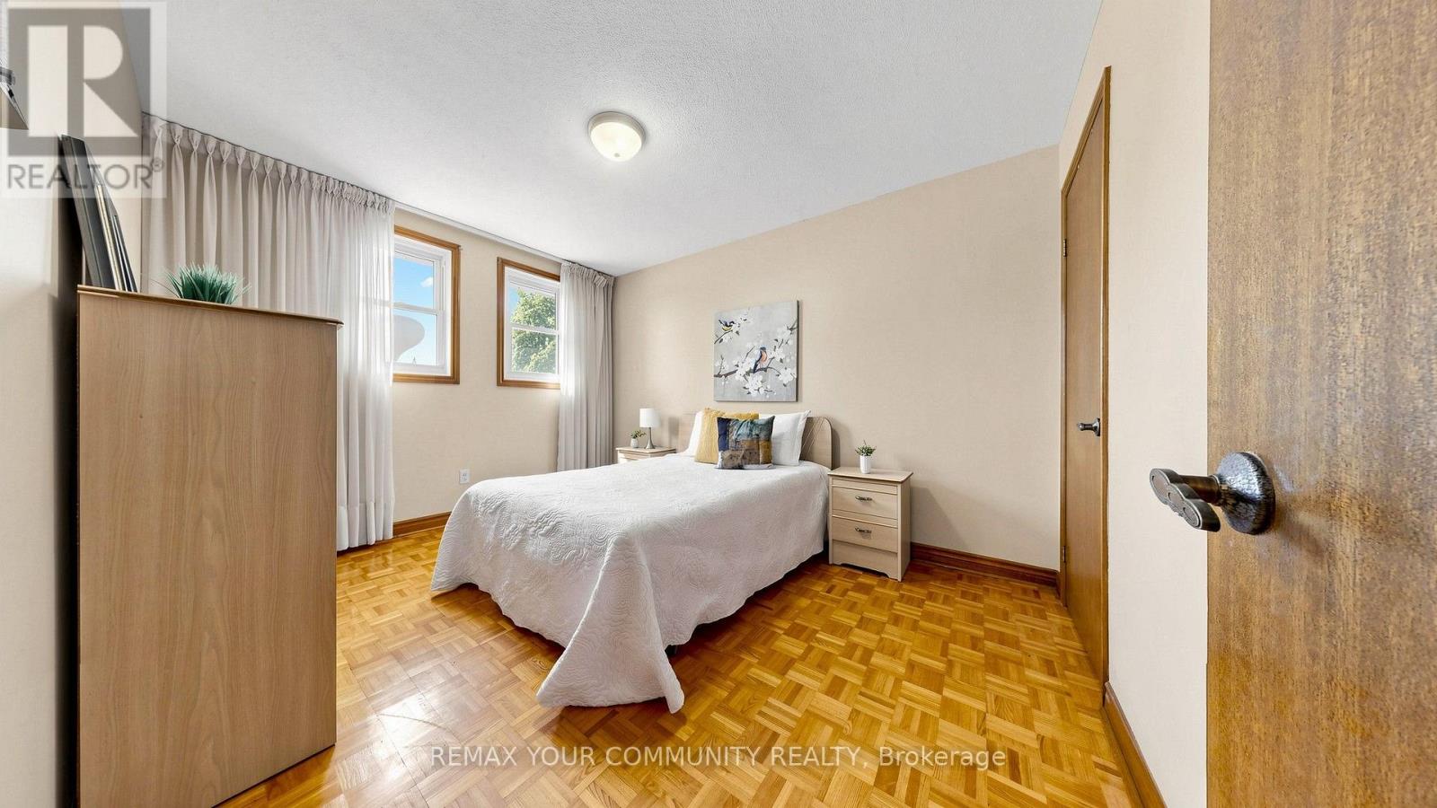 2 JANUS PLACE - Image 23