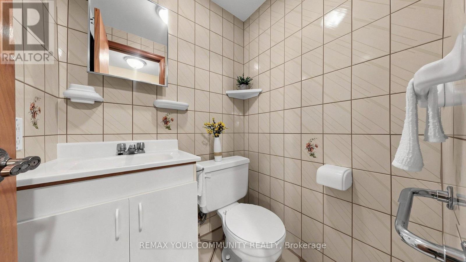 2 JANUS PLACE - Image 33