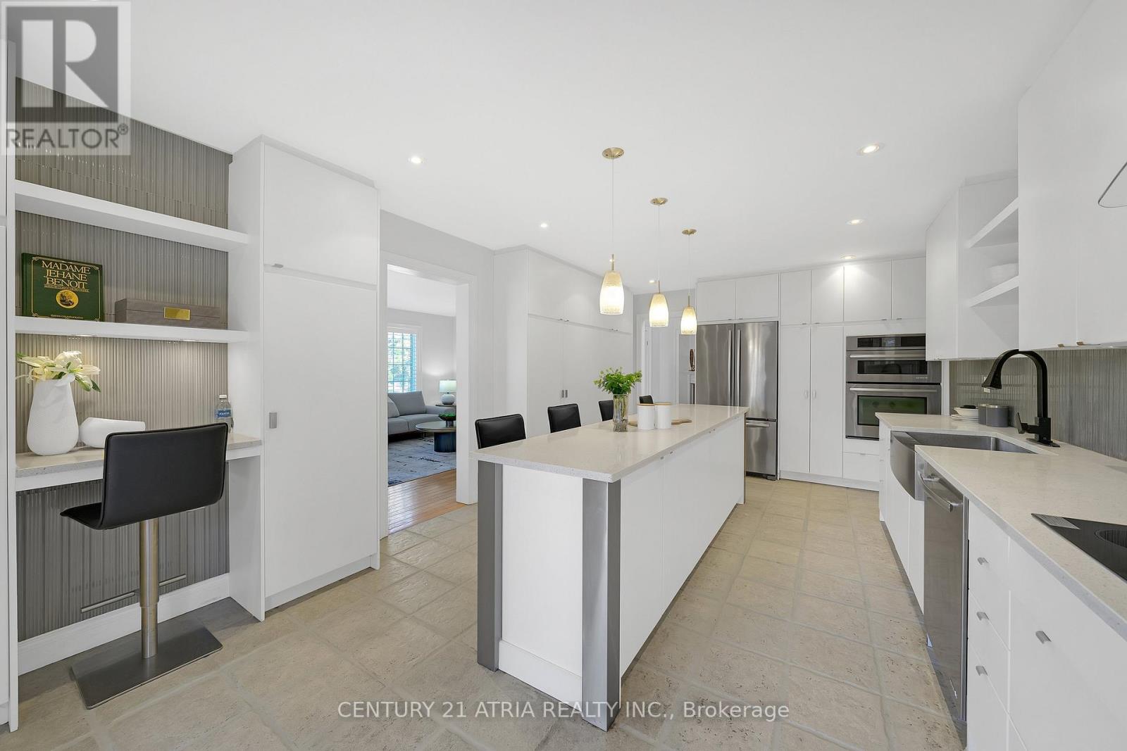 543 QUEENS DRIVE - 14