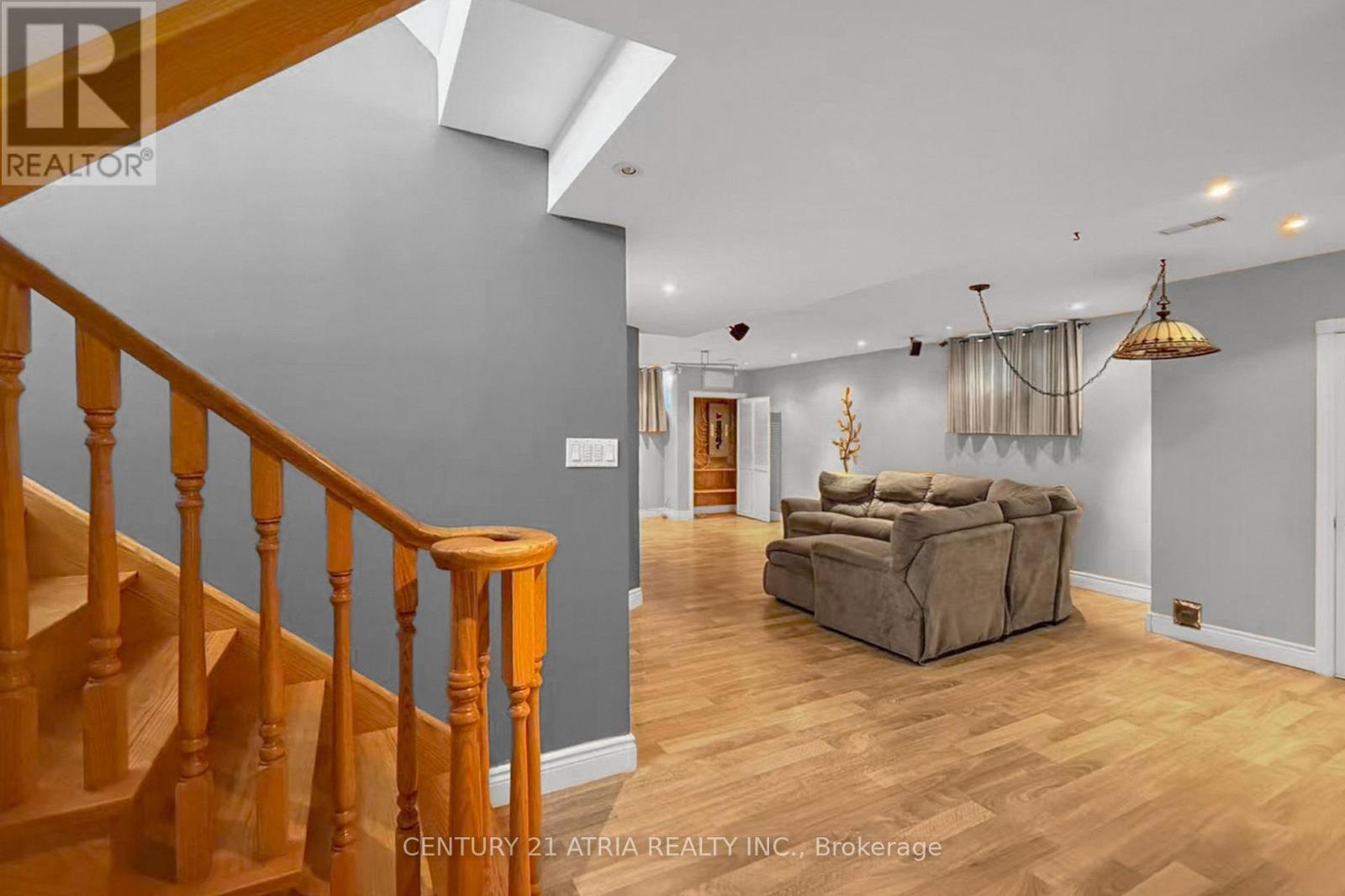 543 QUEENS DRIVE - 38