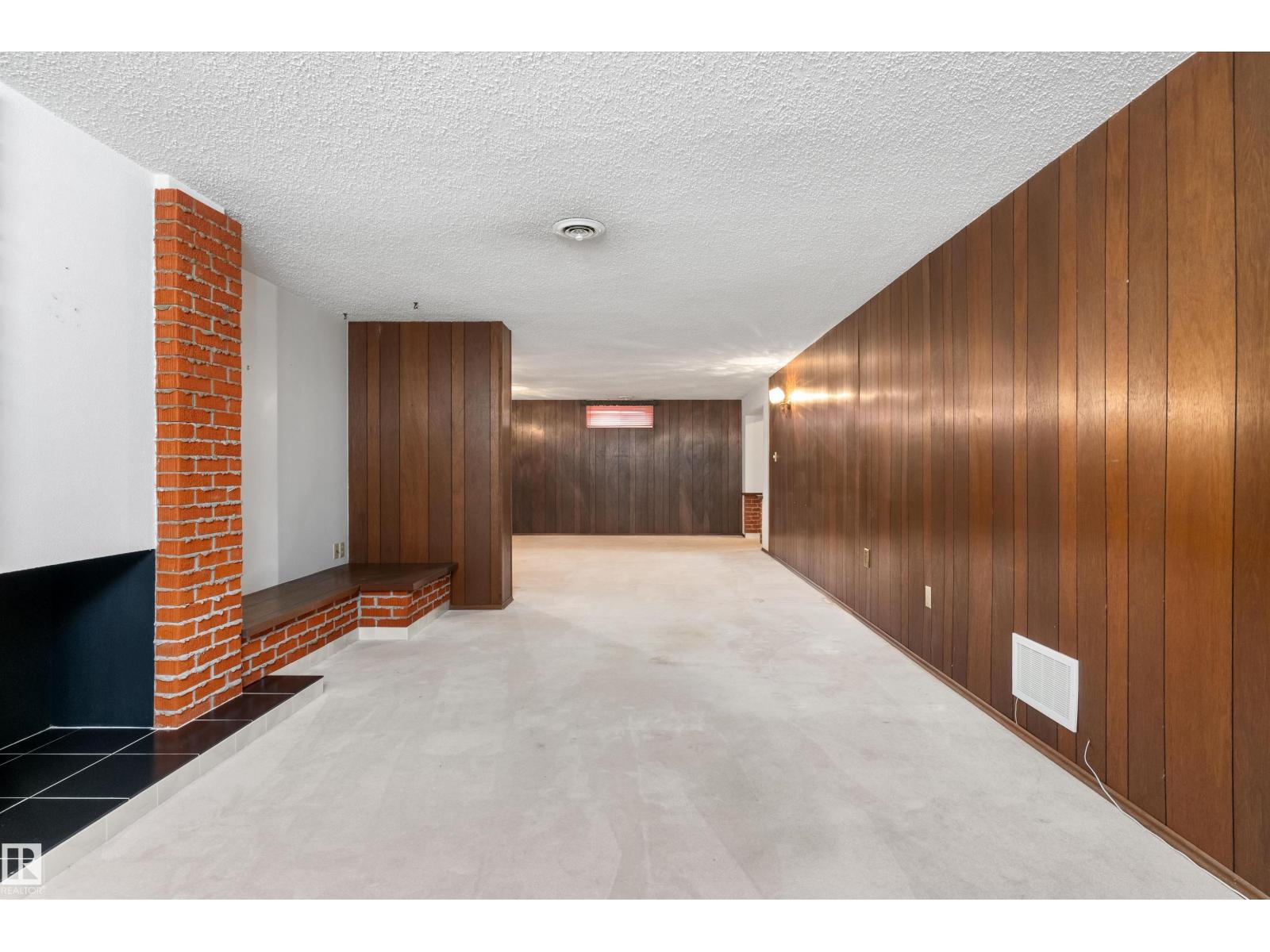 9807 165 ST NW - 26