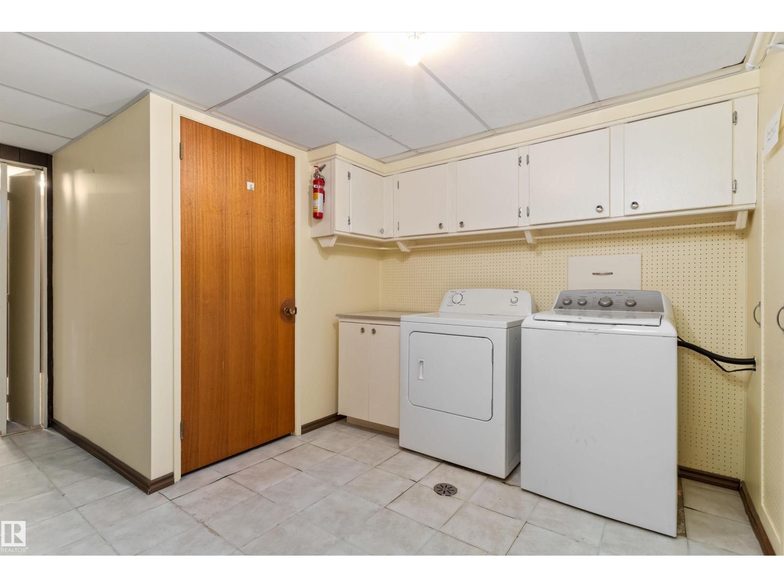 9807 165 ST NW - 33