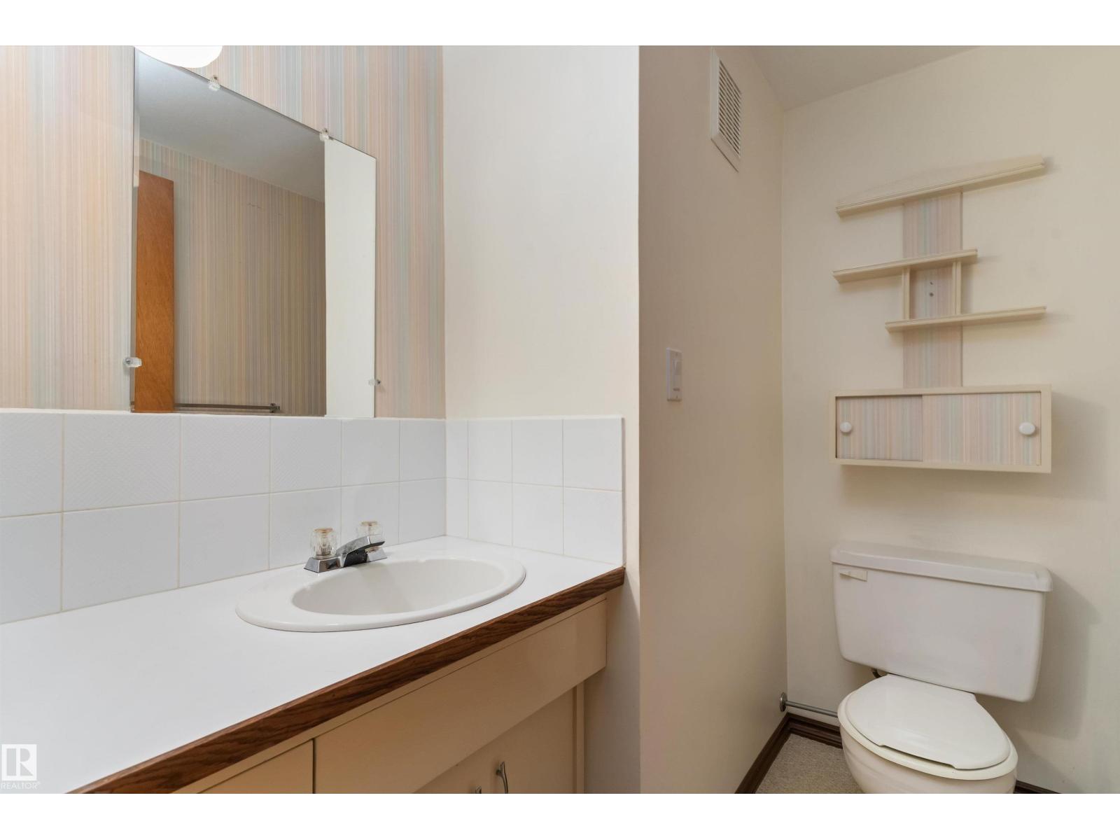 9807 165 ST NW - 32