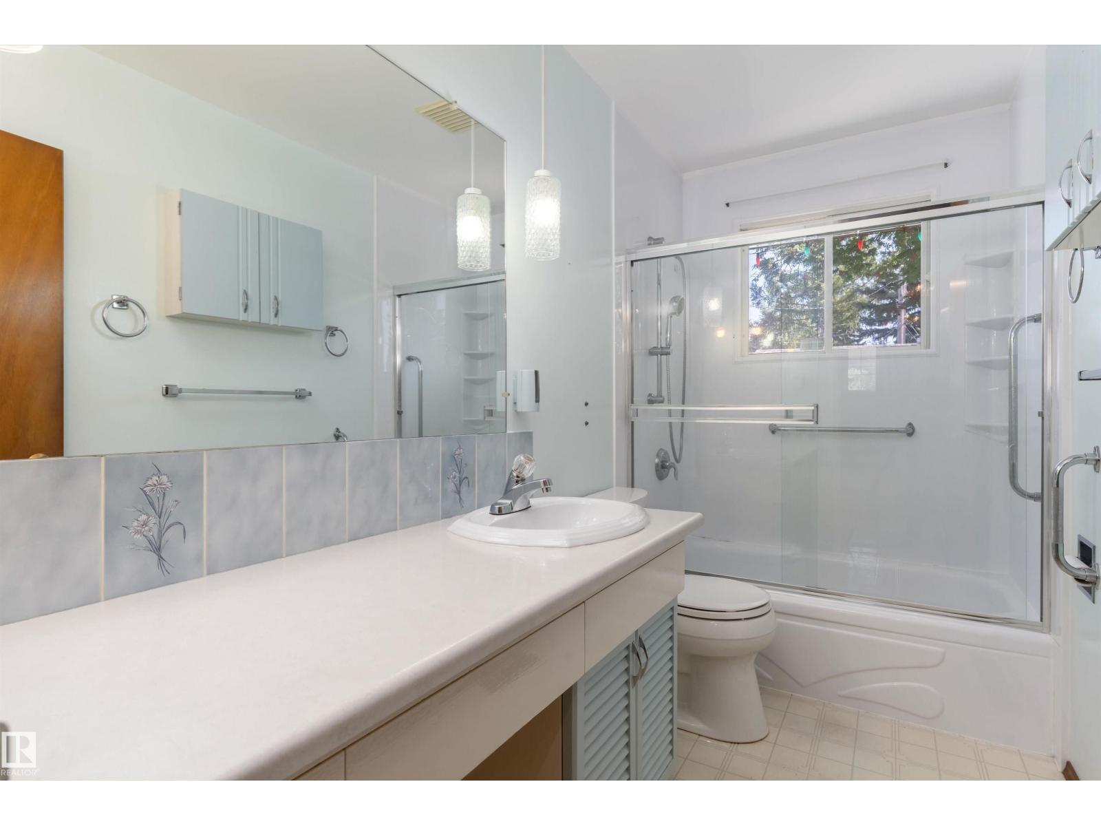 9807 165 ST NW - 23