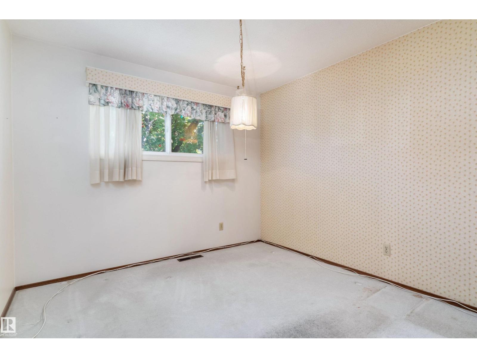 9807 165 ST NW - 29