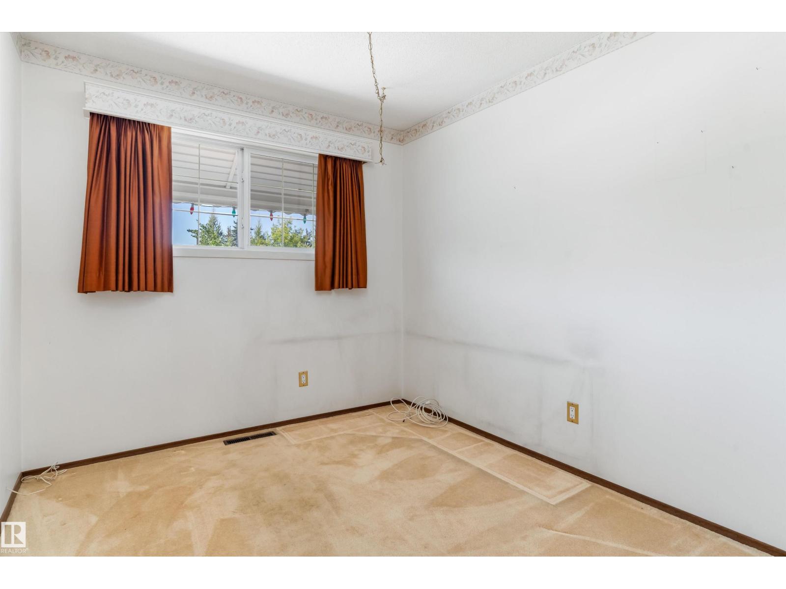 9807 165 ST NW - 21