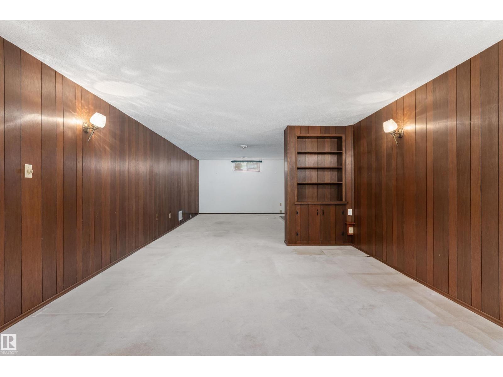 9807 165 ST NW - 28