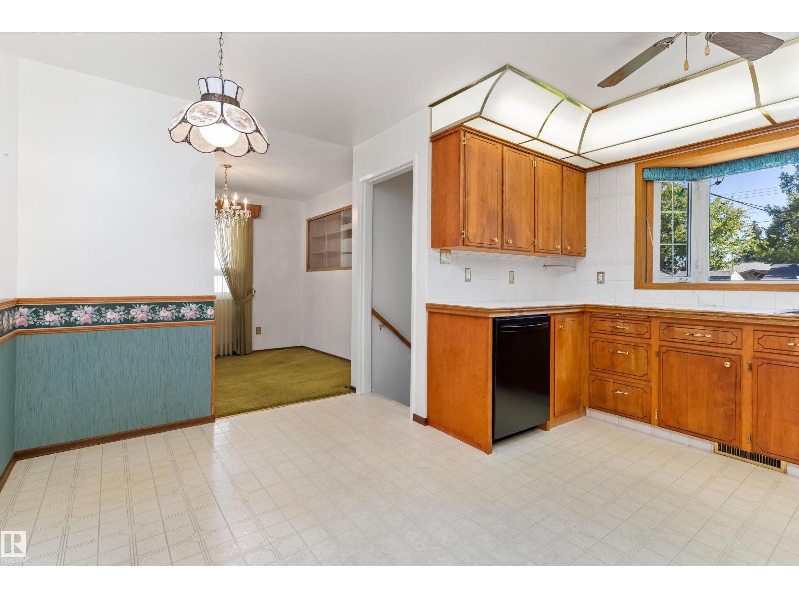9807 165 ST NW - 13