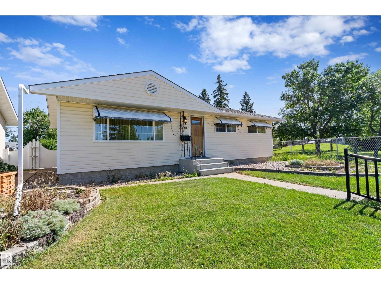 9807 165 ST NW - 2