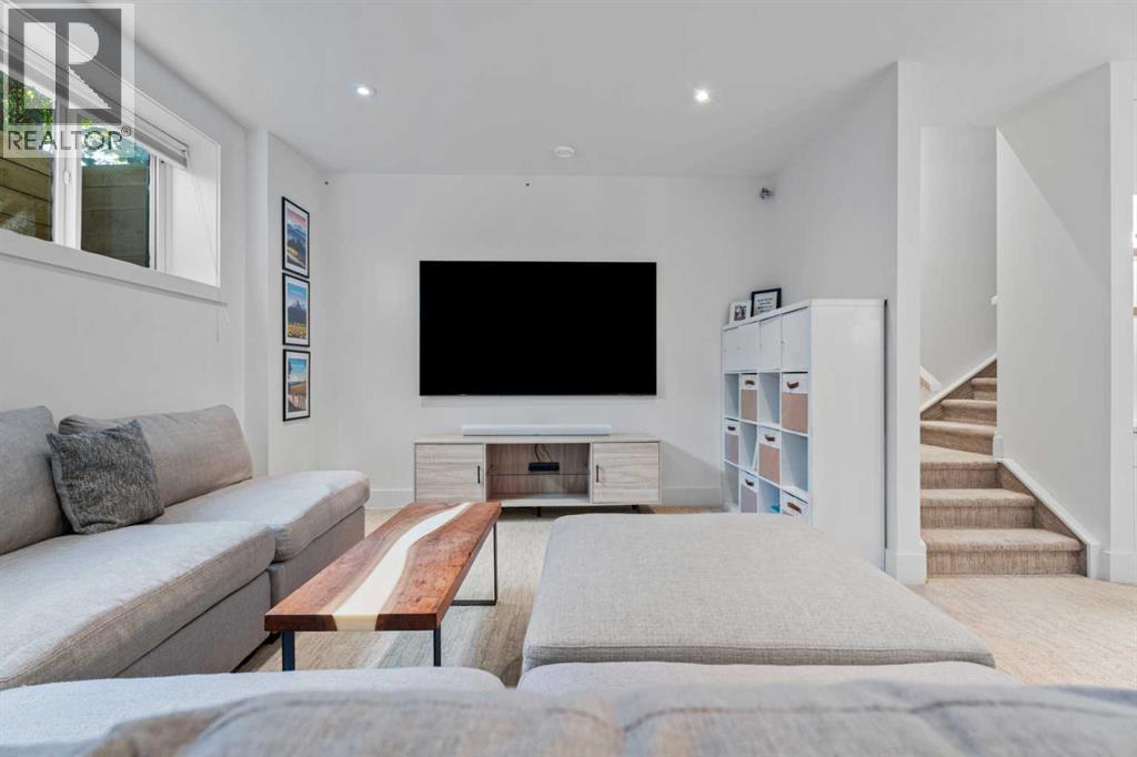 3823 15A Street SW - Image 32