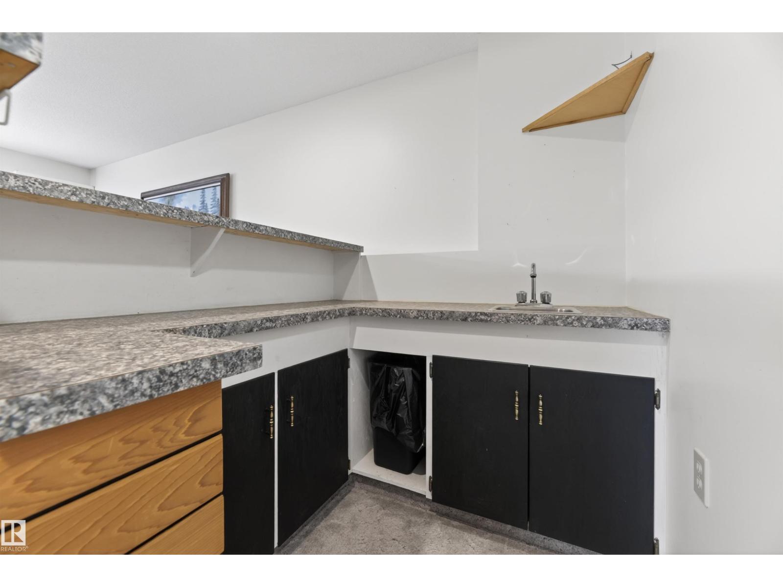 5914 52 ST - Image 27