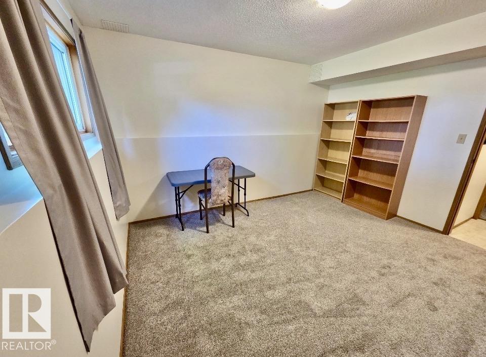 5914 52 ST - Image 30
