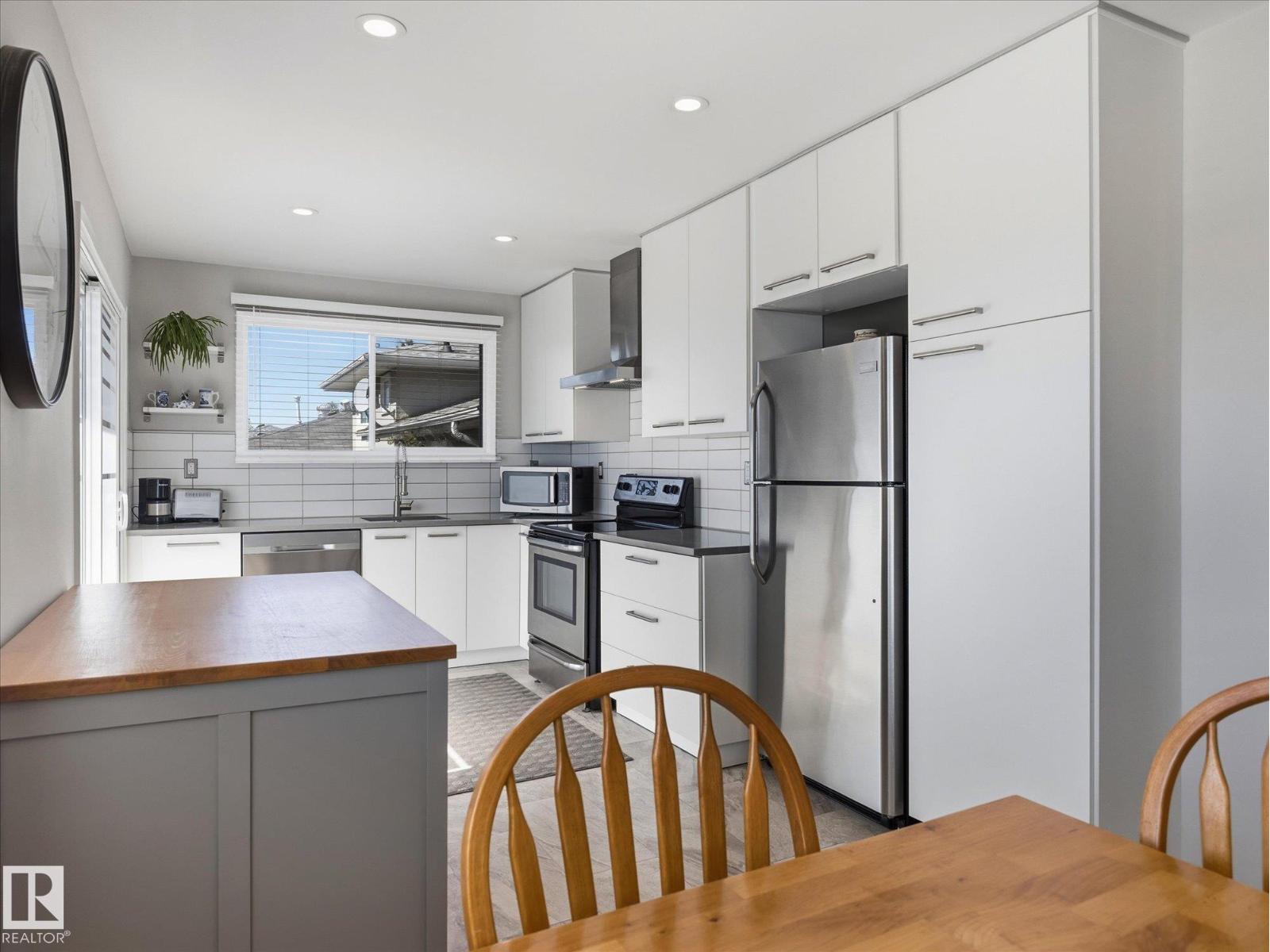 7411 141 AV NW - 12