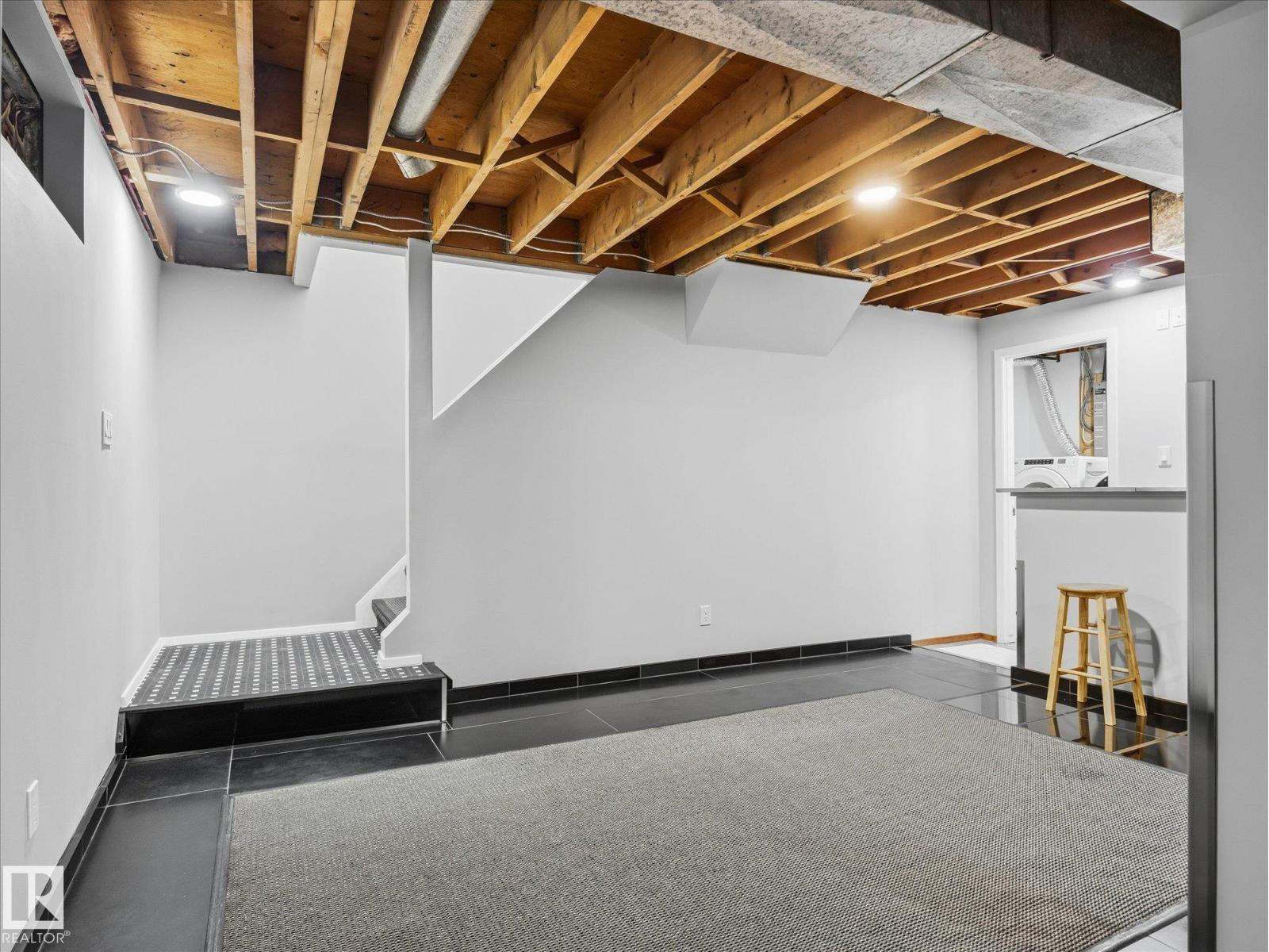 7411 141 AV NW - 22