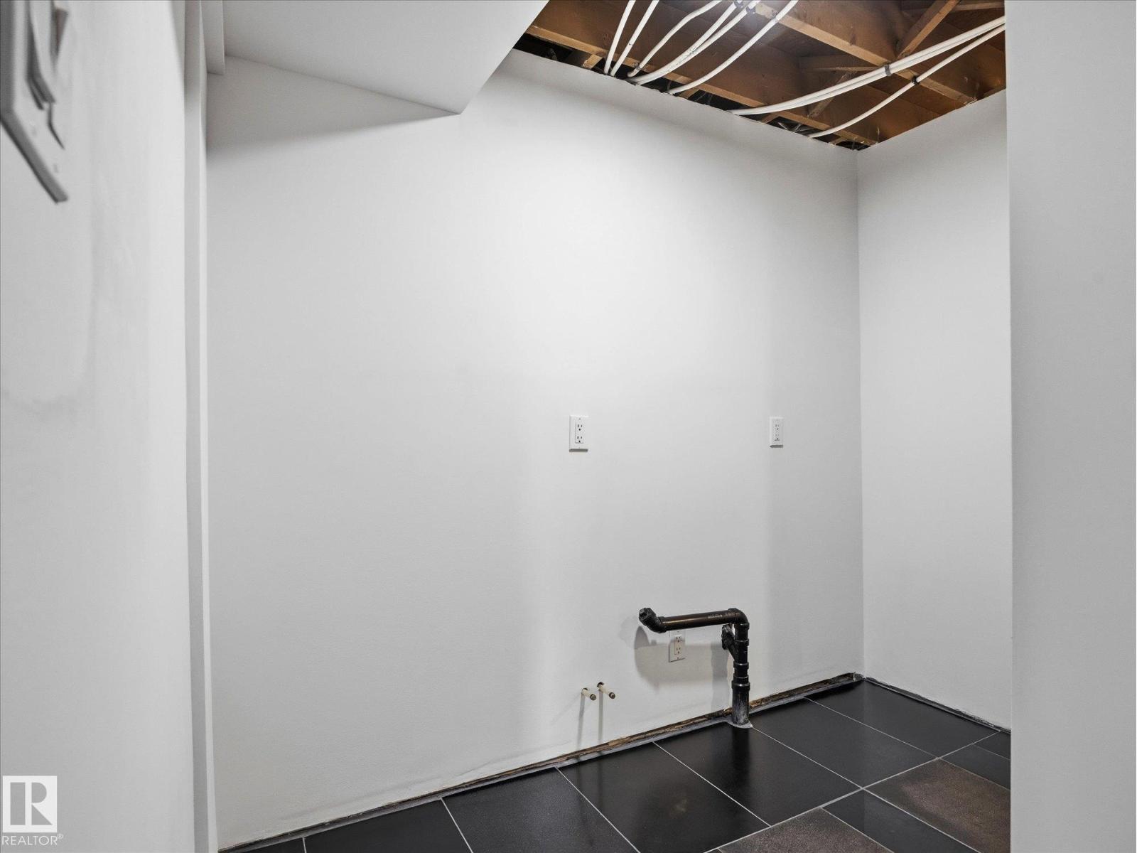 7411 141 AV NW - 30