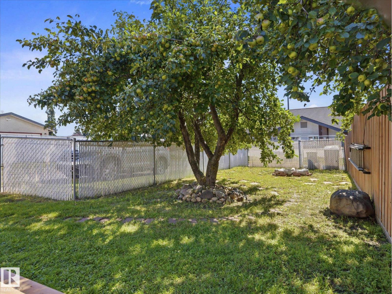 7411 141 AV NW - 35