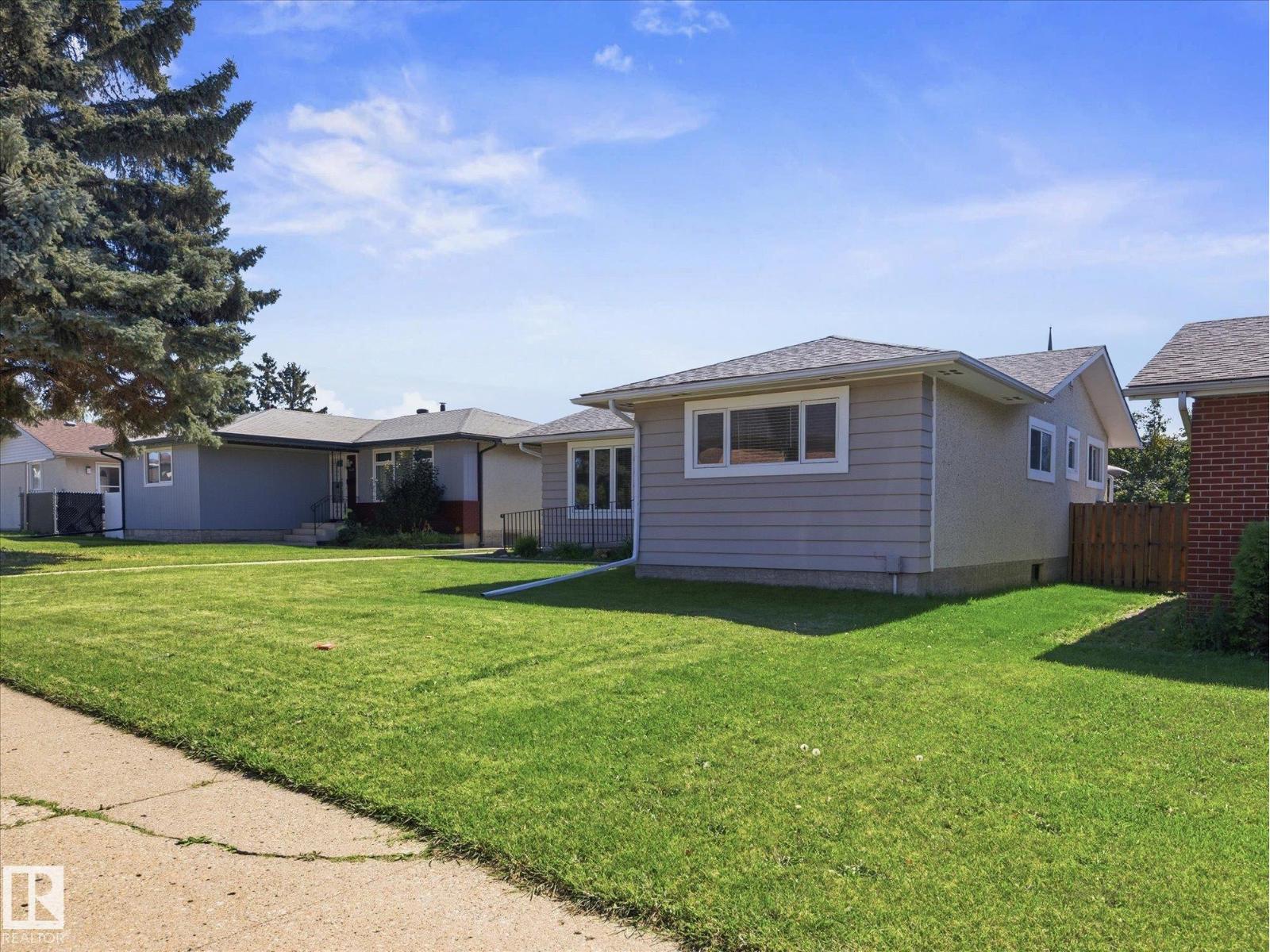 7411 141 AV NW - 4