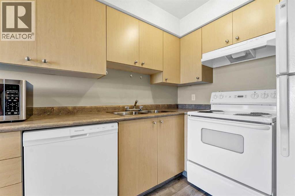 #406 1632 Saamis Drive NW - 17