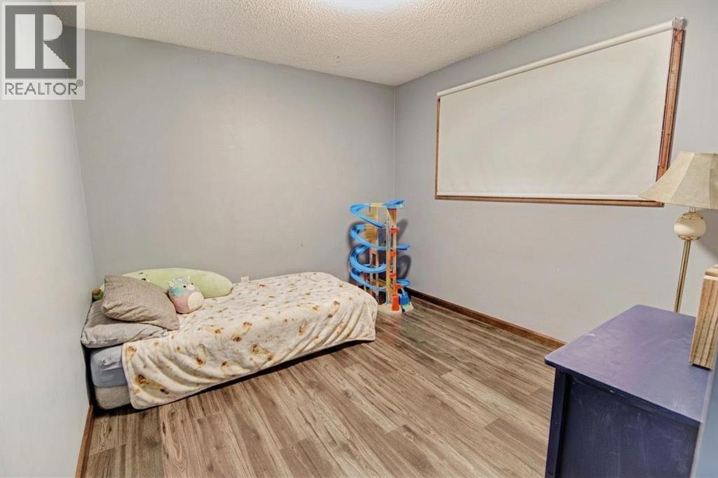 32 Lemoyne Crescent W - 16