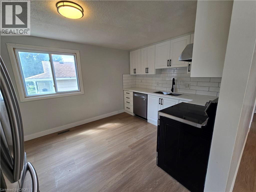 99 CLUTHE Crescent - 11