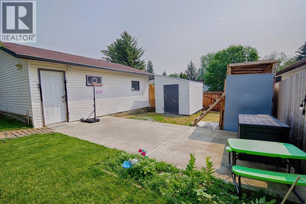 32 Lemoyne Crescent W - Image 21