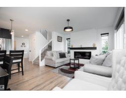 Mud room - 9104 Pear Dr Sw, Edmonton, AB T6X2N7 Photo 9