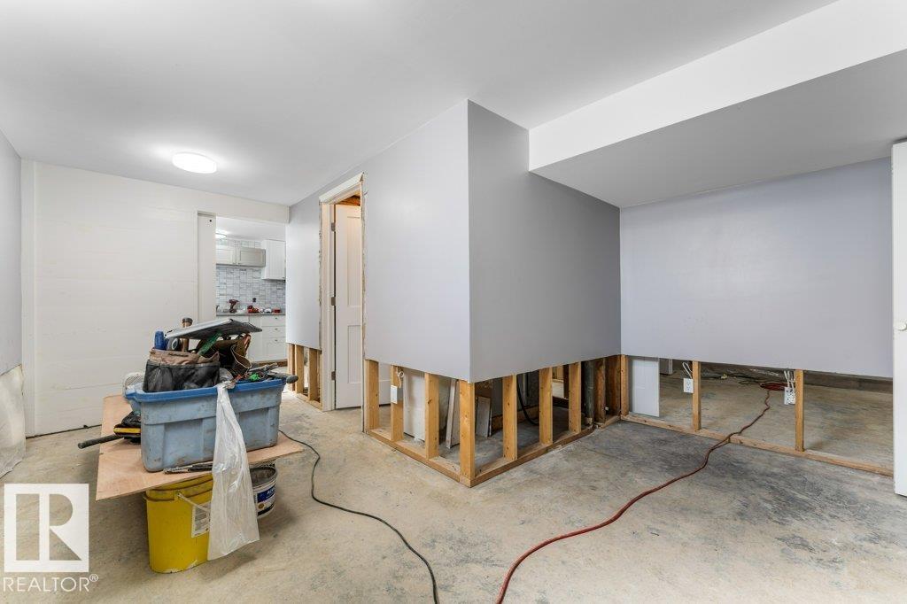 12106 77 ST NW - 30