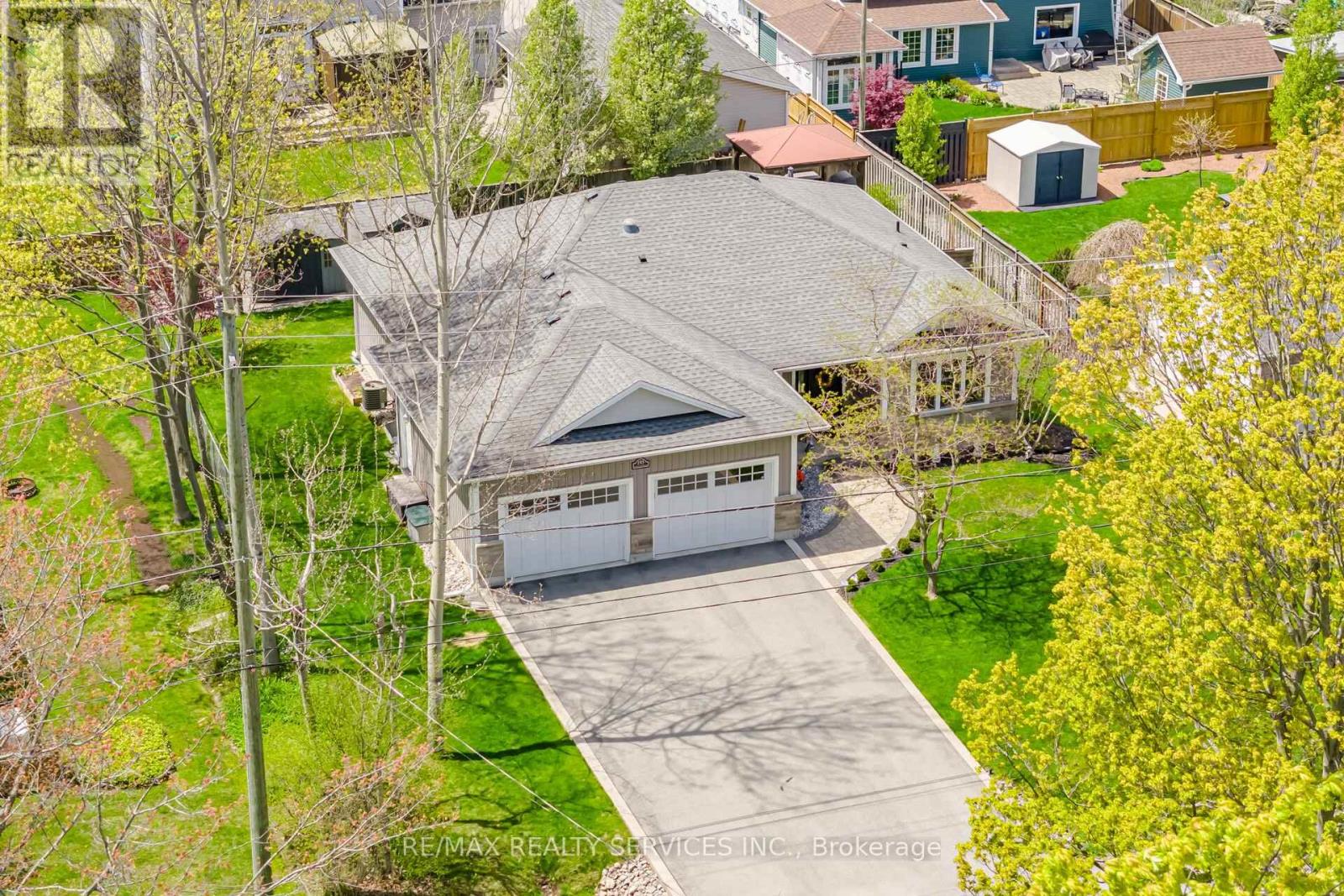 195 BURLEIGH ROAD N - 2