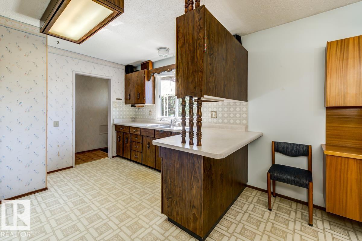 5811 92 AV NW - Image 15